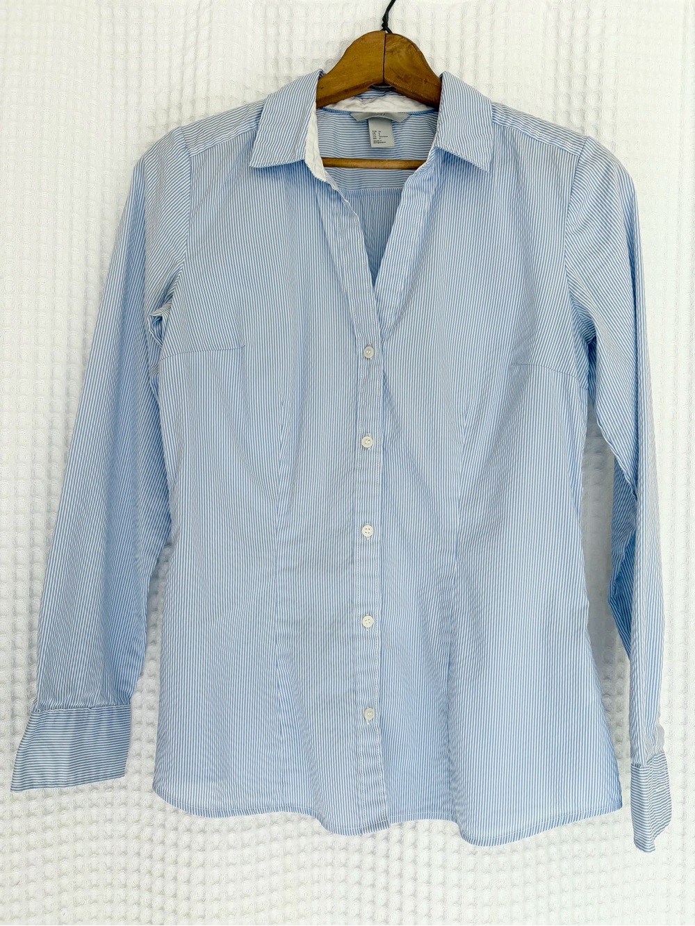 H&M Blue/White Seersucker Button Down Shirt Fitted Stretch size US 6